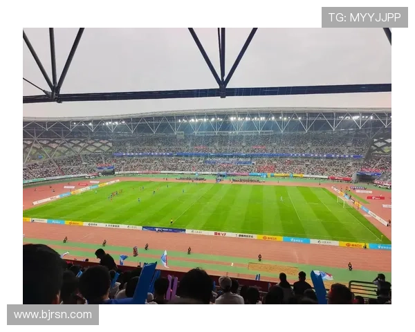 本轮足球联赛精彩回顾与赛果分析,激战连连状态备受关注 本轮足球联赛精彩回顾与赛果分析,激战连连状态备受关注