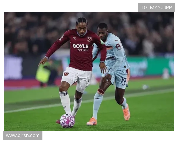 利兹联锋线近期表现稳健，进攻端持续提升