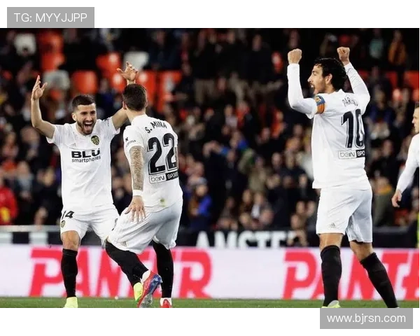 皇马从争冠领先到追赶竞争,赛季后半程表现是否面临转折 皇马从争冠领先到追赶竞争,赛季后半程表现是否面临转折