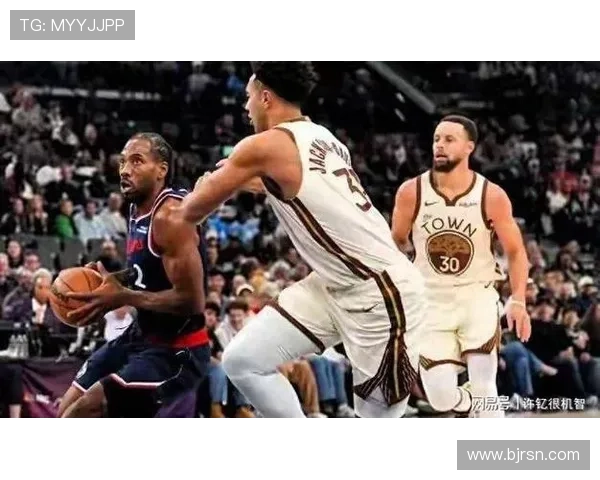 伦纳德靠无球切入与单打主导常规赛逊于库里投射空间