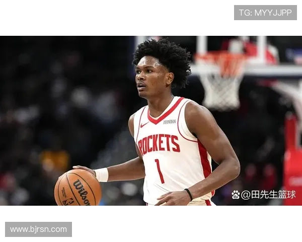 阿门·汤普森挡拆为格林制造错位，效率较上季提升